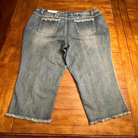 Est. 1946 Denim Cropped Blue Jeans Wmns 22W New With Tags D8-1376 - Picture 2 of 9